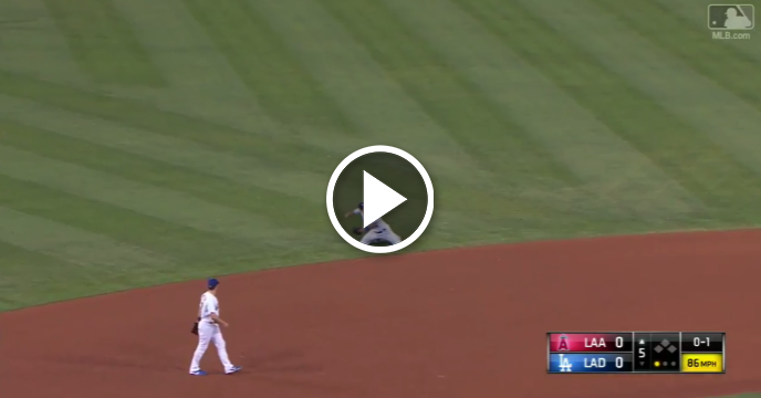 Dodgers' Kike Hernandez Makes Insane Diving Stop & Throw From His Knees