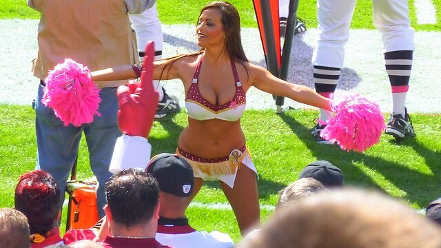 Redskins Cheerleader dancing