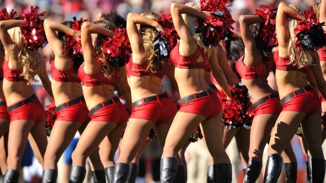 25 NFL Cheerleaders Who Should Put On More Clothes 