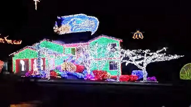 Fan Creates Ridiculous Christmas Light Tribute to Seattle Sports