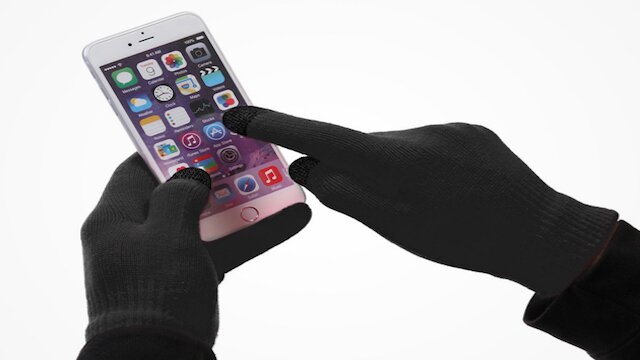 Swipe, Tap & Stay Toasty With These Warm Touchscreen-Friendly Gloves
