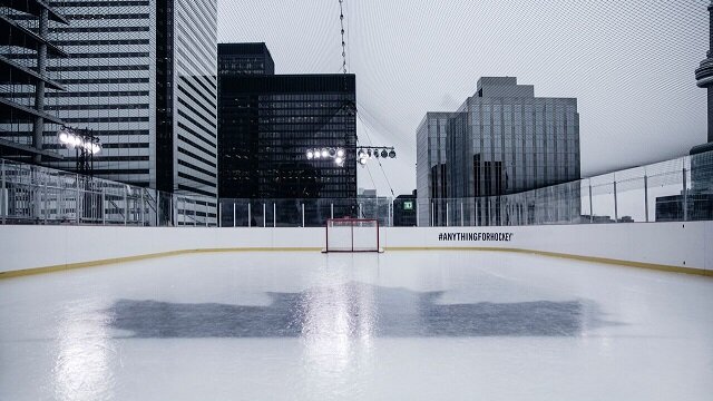 What It's Like To Skate At The Molson Sky Rink, 32 Stories High In The Heart Of Downtown Toronto