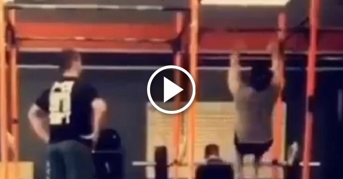 Gym Dude Attempts to Do a Pull-Up, Ends Up Falling Hard on His Backside
