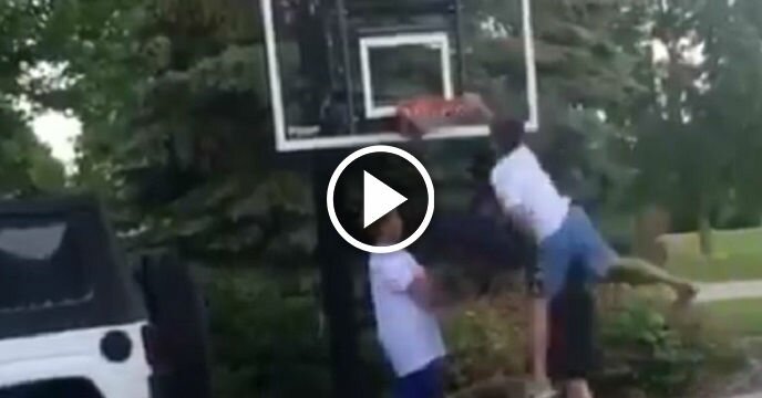 Kids Dunk on Unaware Pizza Delivery Guy, Dude Gets Them Back By Dominating in Pickup Game