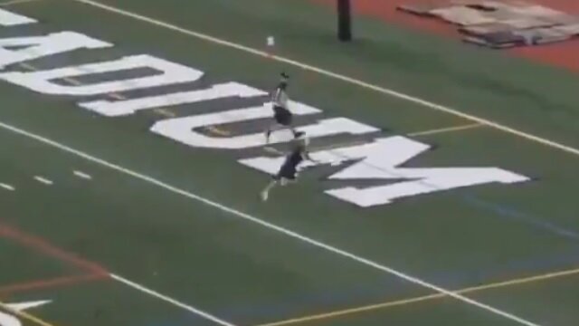 Ultimate Frisbee Player Outruns a Throw That Passed Him at the 20-Yard-Line, Lays Out For Amazing Catch