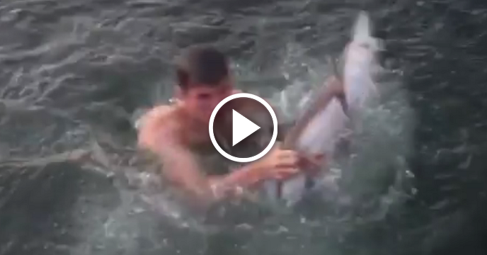 People Are Mad At This Dude For Capturing A Shark With His Bare Hands