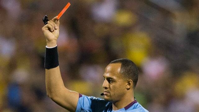 Fernando d’Ercoli eats red card