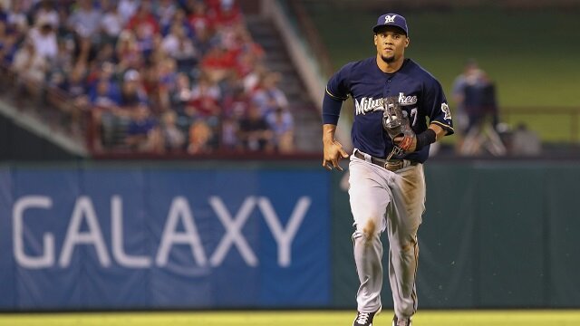 Why-Did-Carlos-Milwaukee-Brewers-Gomez-Deserve-to-be-Awarded-Gold-Glove