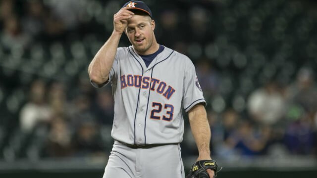 Watch Houston Astros Catcher Erik Kratz Break Out Knee-Bending Knuckle Ball