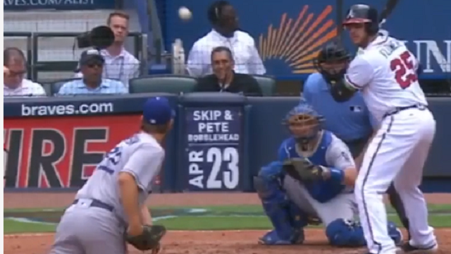 Clayton Kershaw Hilariously Tosses Random Eephus Pitch Against Atlanta Braves Because Why Not?