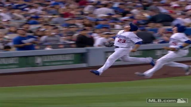 Watch Los Angeles Dodgers Use Fantastic Teamwork To Catch Foul-Pop