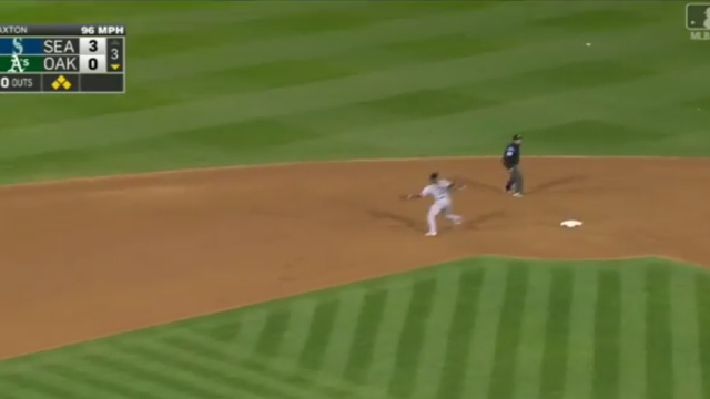 Mariners RF Mitch Haniger Hits Second Base (Literally) With Overly Accurate Throw