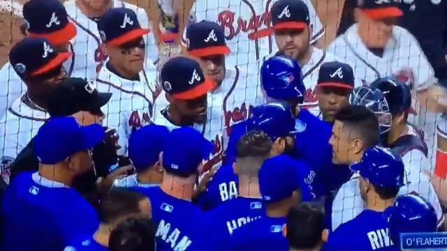 Benches Cleared After Jose Bautista\'s Bat Flip Against Atlanta Braves