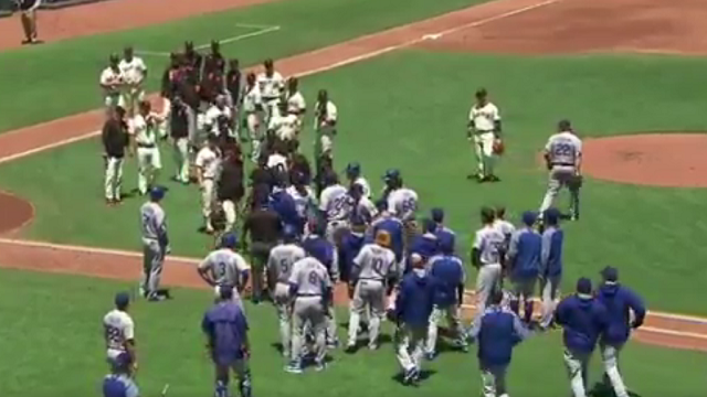 Dodgers\' Clayton Kershaw Casually Walks To Mound As Benches Clear Vs. Giants