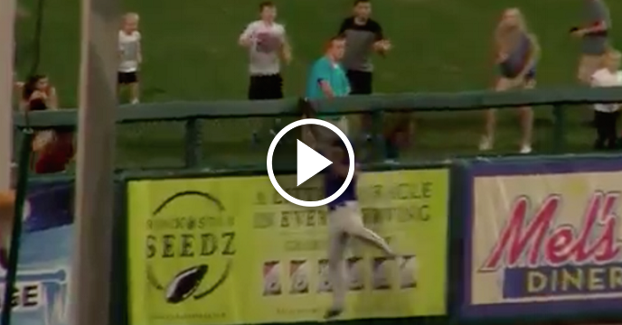 Tim Tebow Crashes Into Wall While Making Phenomenal Leaping Catch