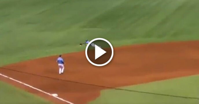 Adeiny Hechavarria Makes Ridiculous Diving Play in the Hole, Throws Out Nelson Cruz