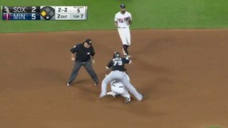 Jose Abreu Takes Interesting Route to Second Base For Double