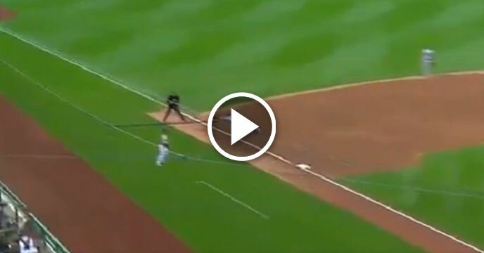 Dodgers' Justin Turner Makes Ridiculous Diving Stop to Record Out Against Pittsburgh Pirates
