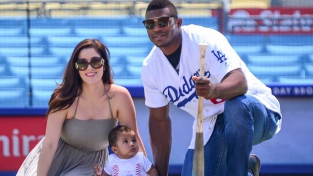 Dodgers' Yasiel Puig Reveals Gender of Unborn Baby at Dodger Stadium