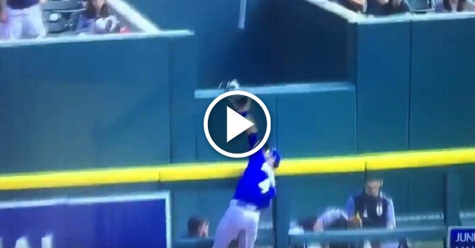 Royals' Alex Gordon Makes Spectacular Catch to Rob Tigers' Mikie Mahtook of Home Run
