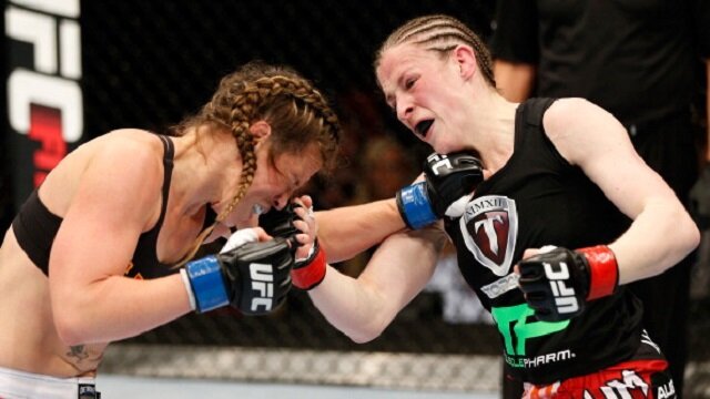 Sarah Kaufman lands punch on Leslie Smith at TUF Nations Finale