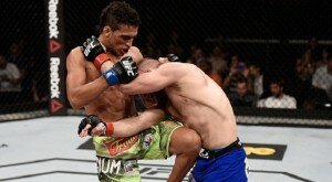 Charles Oliveira lands knee on Nik Lentz during rematch at UFC Fight Night 67 in Brazil