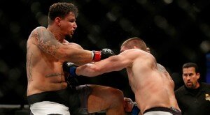Frank Mir knees Todd Duffee during UFC Fight Night 71 main event