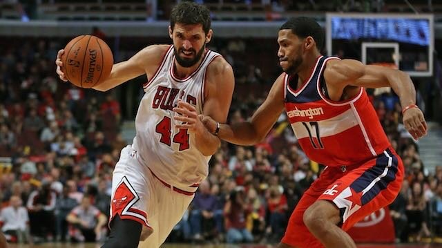 Nikola Mirotic (left) of the Chicago Bulls drives against Garrett Temple of the Washington Wizards during a preseason game at the United Center on October 6, 2014 in Chicago, Illinois. The Wizards defeated the Bulls 85-81. (Photo by Jonathan Daniel/Getty Images)