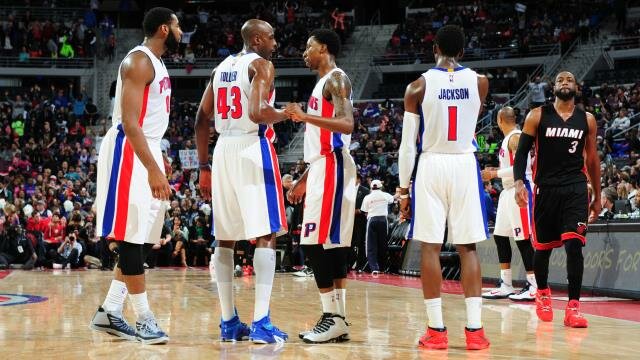 Detroit Pistons team huddles up in the middle of a game