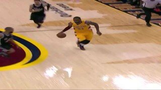  Watch LeBron James Overpower Patty Mills On Way To Basket 