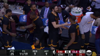  Watch LeBron James, Cavaliers Show Off Handshake Game During Win 