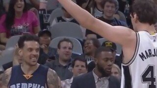 Watch Barnes Bust Out Laughing When Boban Defends Inbound Pass 