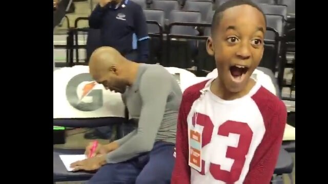 Young Kid Can\'t Contain His Excitement After Getting Vince Carter\'s Autograph