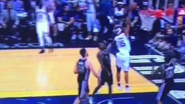 Grizzlies\' Vince Carter Turns Back The Clock With Emphatic Slam Dunk On Spurs