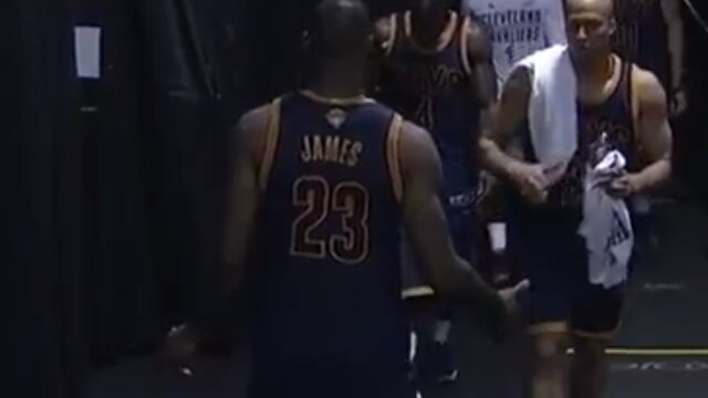 Cavaliers\' LeBron James Made Sure to Give Every Teammate a High-Five After Game 1 Blowout