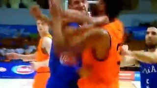 Los Angeles Clippers' Danilo Gallinari Fractures Hand Punching Opponent in the Face
