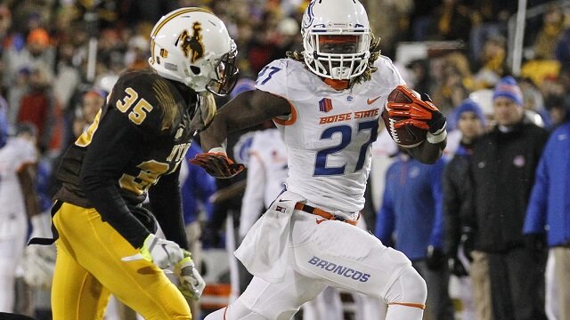Boise State Broncos running back Jay Ajayi (27) scores a touchdown in front of Wyoming Cowboys cornerback Robert Priester (35) during the first quarter at War Memorial Stadium. 