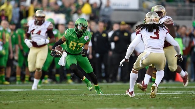 Oregon Ducks wide receiver Darren Carrington (87) runs with the ball during the first half of the 2015 Rose Bowl college football game against the Florida State Seminoles at Rose Bowl. 