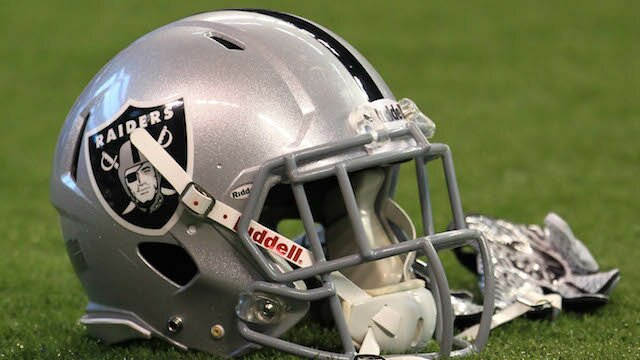 NFL: Oakland Raiders helmet