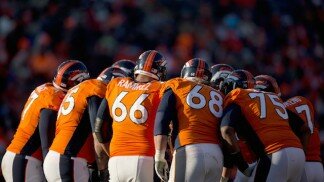 Denver Broncos: huddle