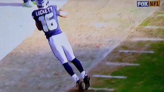 Watch Seattle Seahawks' Tyler Lockett Miraculously Stay In Bounds For Critical First Down Reception