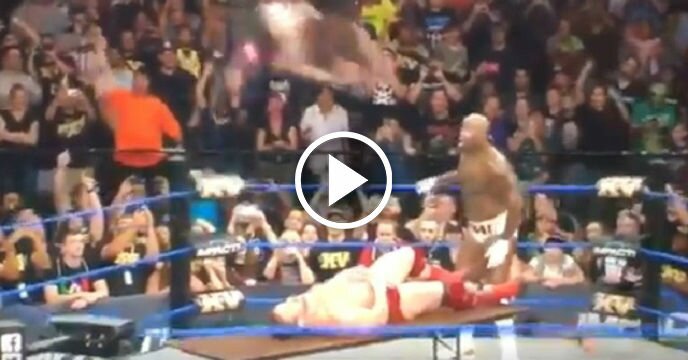DeAngelo Williams Completely Whiffs on Frog Splash During IMPACT Wrestling Pay-Per-View