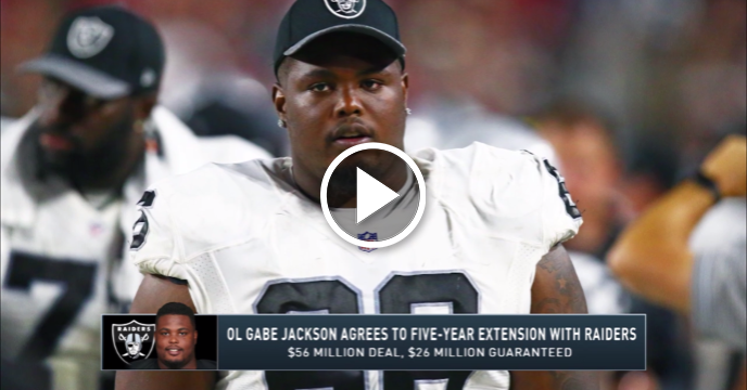 Raiders Guard Gabe Jackson Flexes Singing Pipes & Gets Derek Carr's Approval