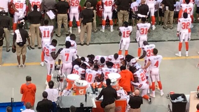Multiple Browns Players Kneel in a Circle During National Anthem Monday Night