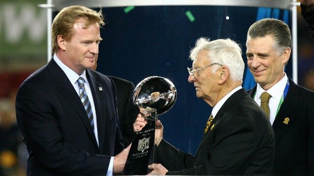 Dan Rooney, Steelers owner, accepts Lombardi Trophy