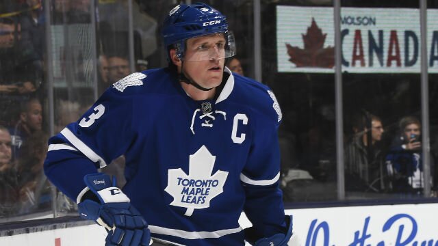 Toronto Maple Leafs Shouldn't Trade Dion Phaneuf