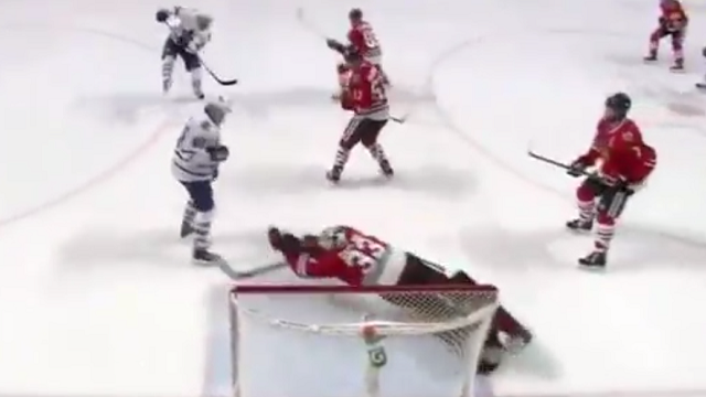 Watch Chicago Blackhawks Goalie Scott Darling Pull Off Miraculous Save Against Toronto Maple Leafs