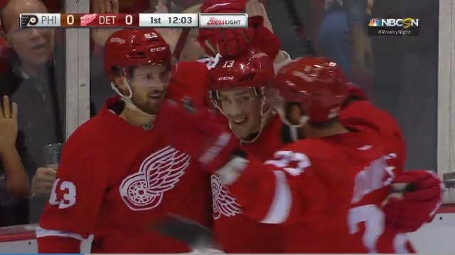 Watch Detroit Red Wings\' Darren Helm Flip Puck Up For A Crazy Bounce