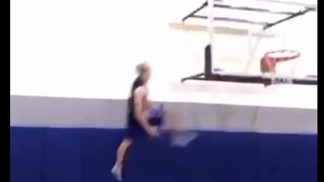 High School Kid Pulls Off One of the Most Ridiculous Dunks You\'ll Ever See