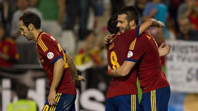 Alvaro Negrado and Xavi celebrate a Spain goal